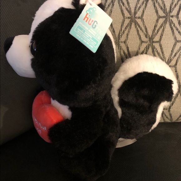 Hug Me Skunk  With heart Stuffed Animal Plush 11” new w tags. Condition is "New" - Picture 2 of 5